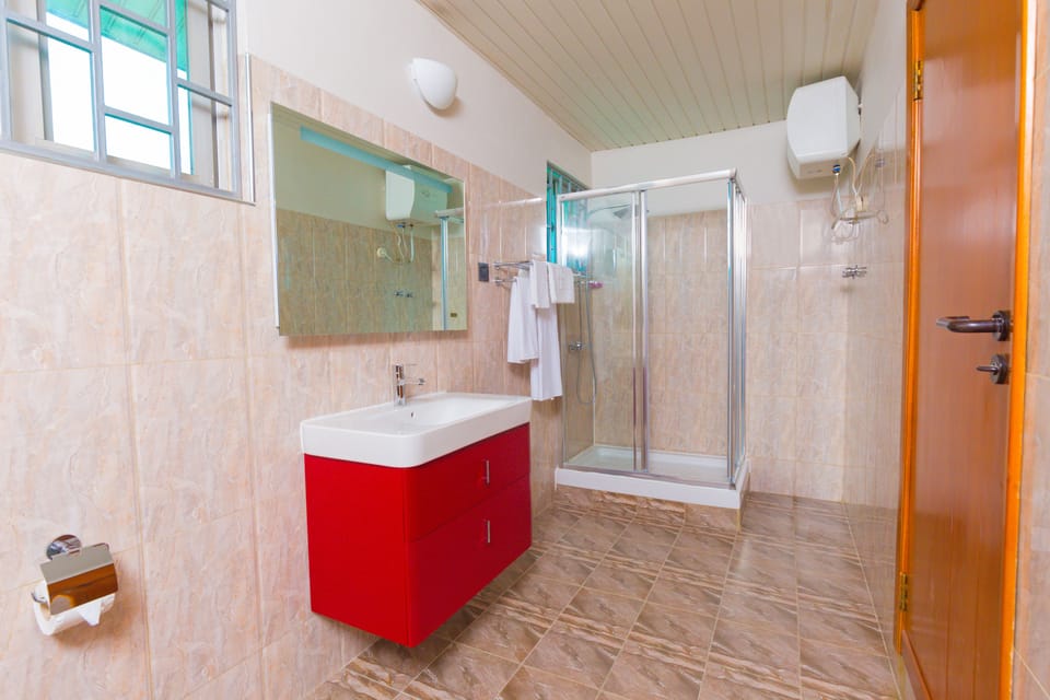 Deluxe Room, 1 Queen Bed | Minibar, WiFi (free)