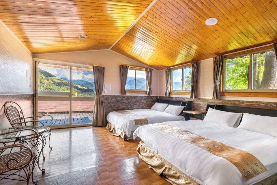 Quadruple room with balcony | Free WiFi, bed sheets