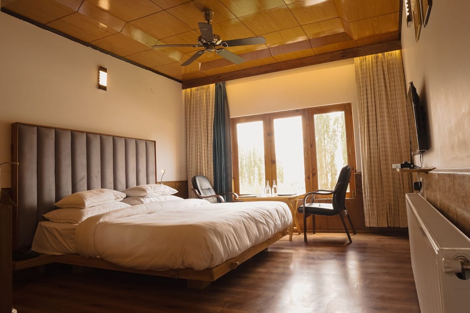 Premium Room | Egyptian cotton sheets, premium bedding, pillowtop beds, desk