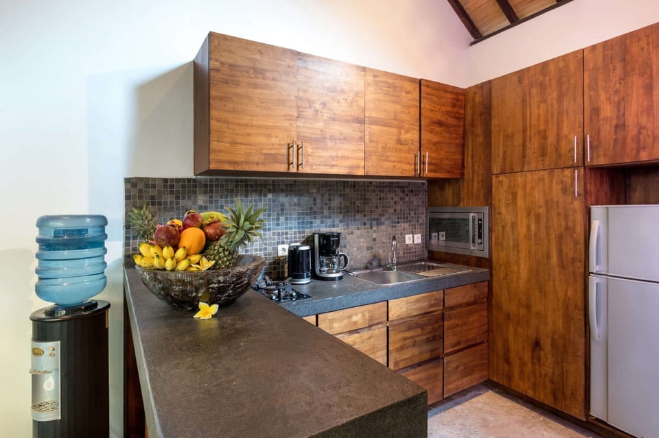 Villa (1 Bedroom) | Private kitchen | Oven, stovetop, dishwasher, dining tables