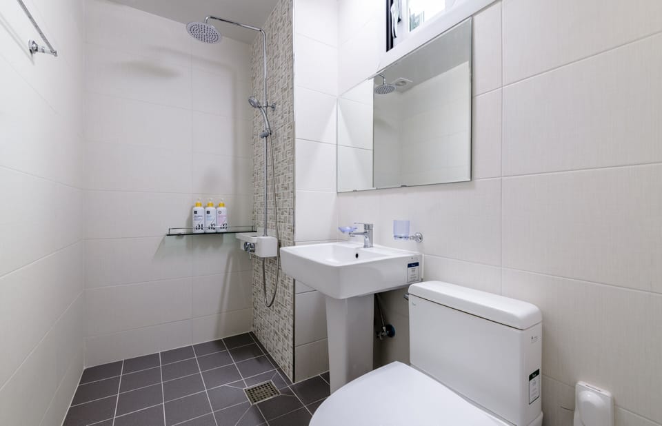Shower, free toiletries, hair dryer, towels