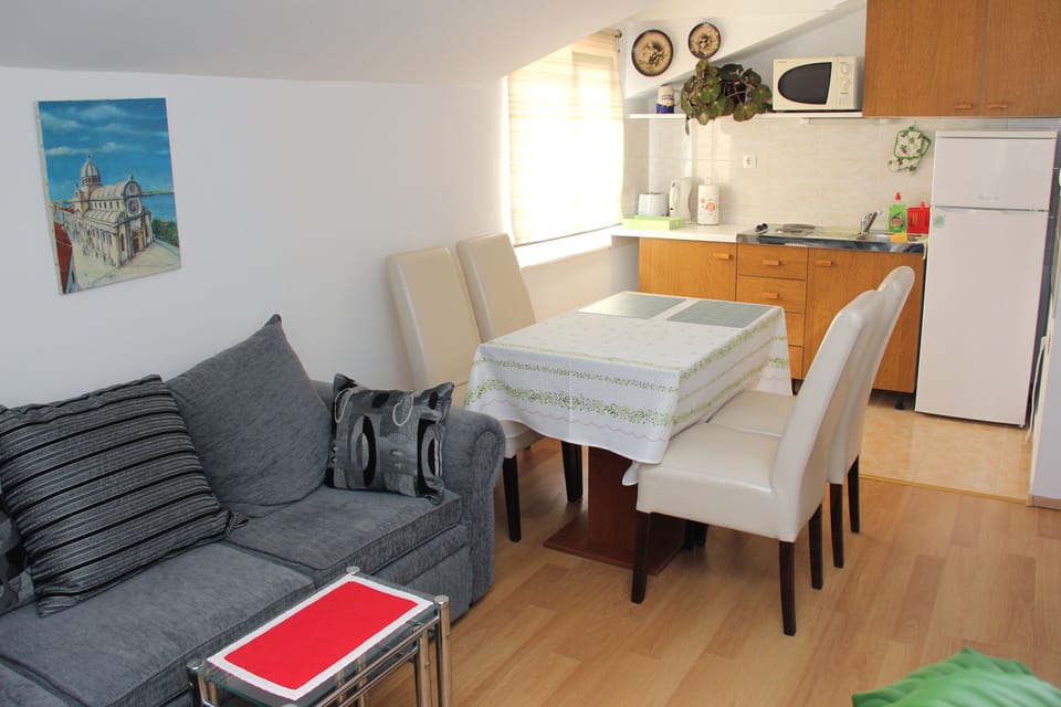 City Apartment | Living room | Flat-screen TV
