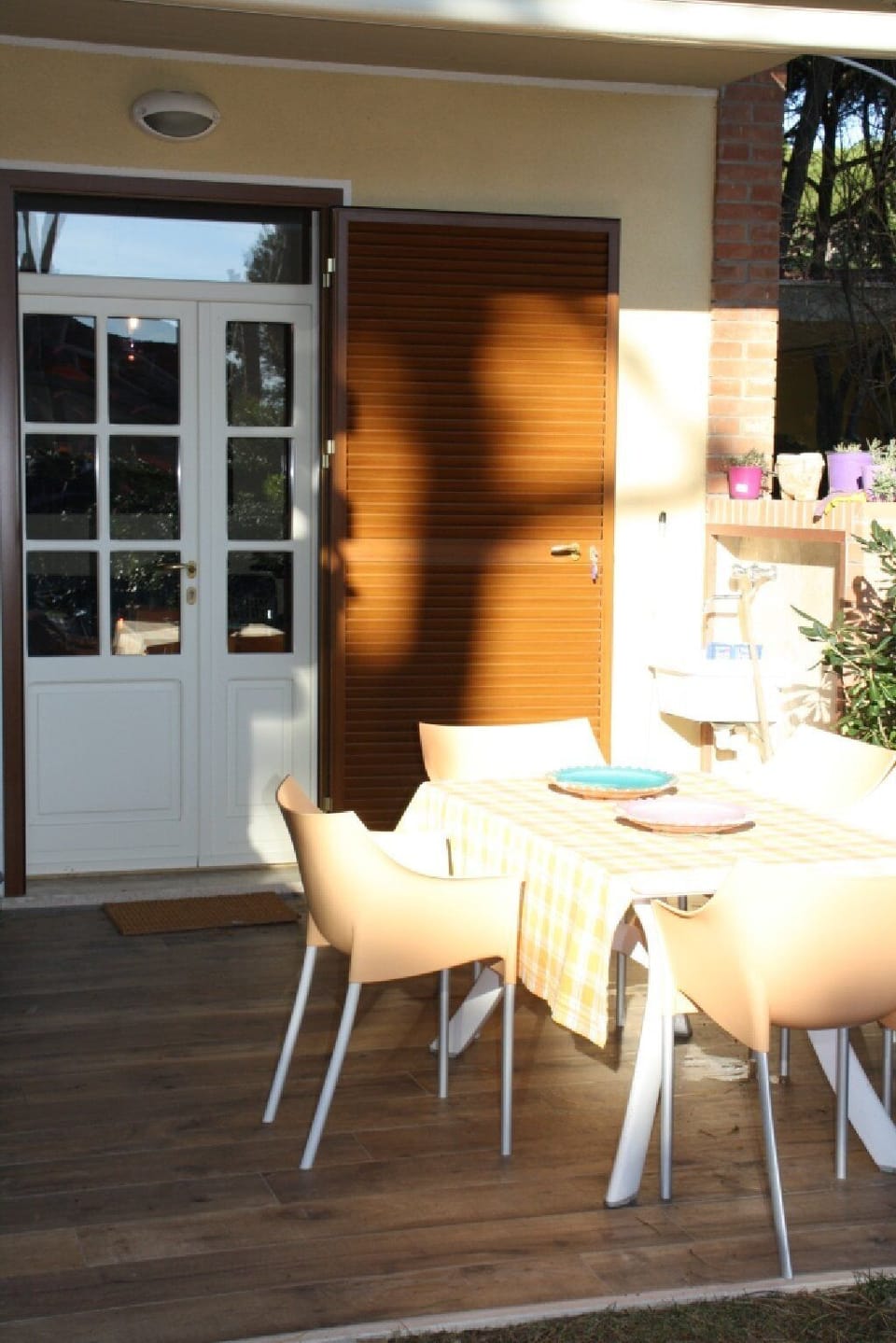 Outdoor dining