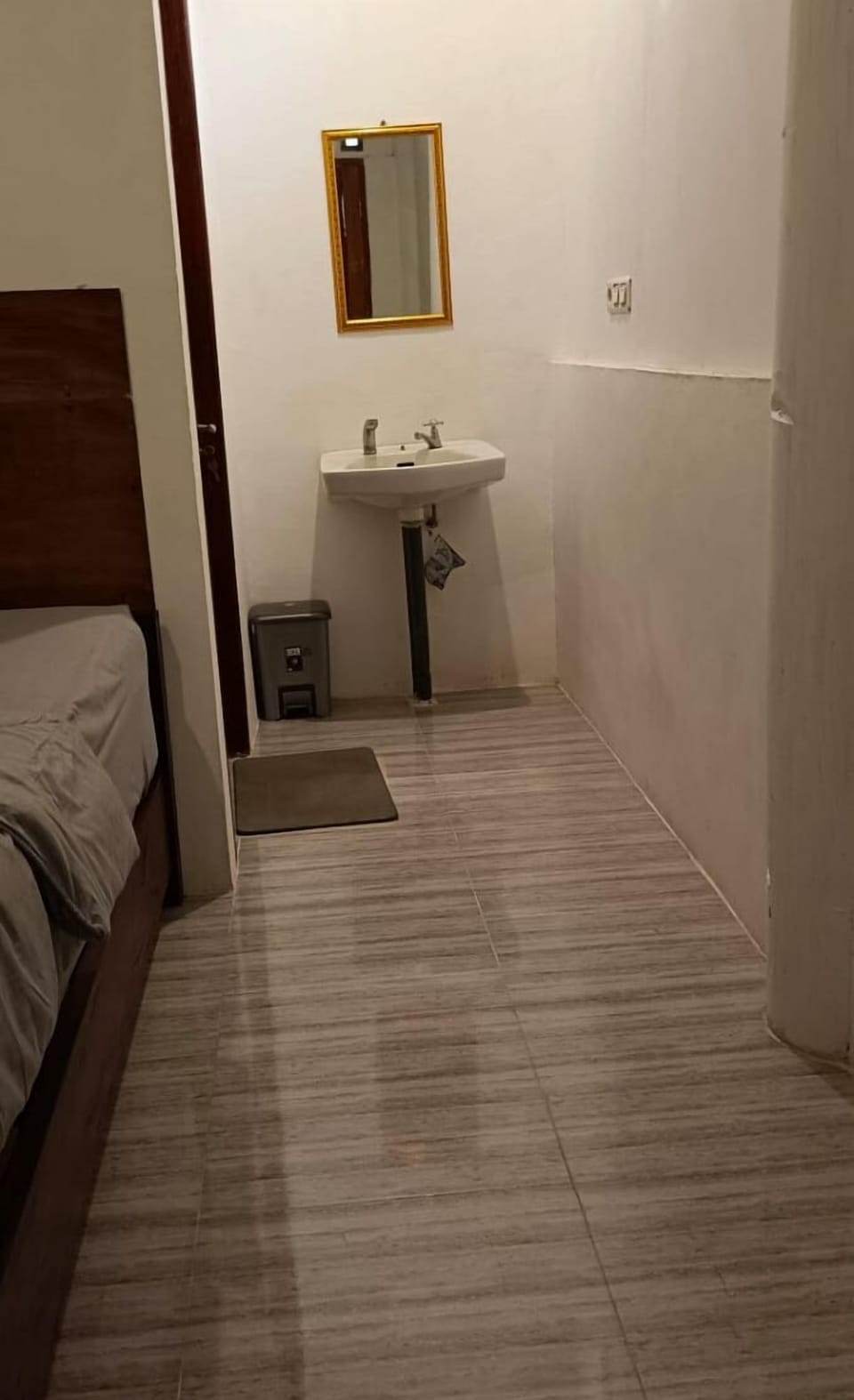 Standard Room | Egyptian cotton sheets, premium bedding, WiFi (free)