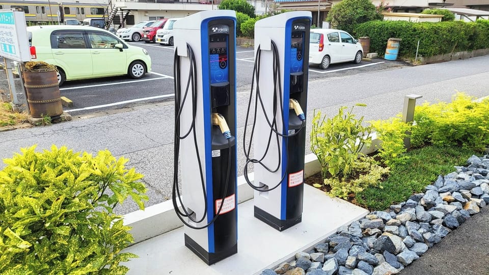 Electric vehicle charging station