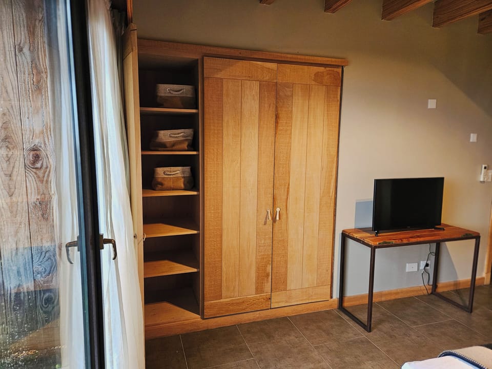 Comfort Apartment | Premium bedding, down comforters, in-room safe, free cribs/infant beds