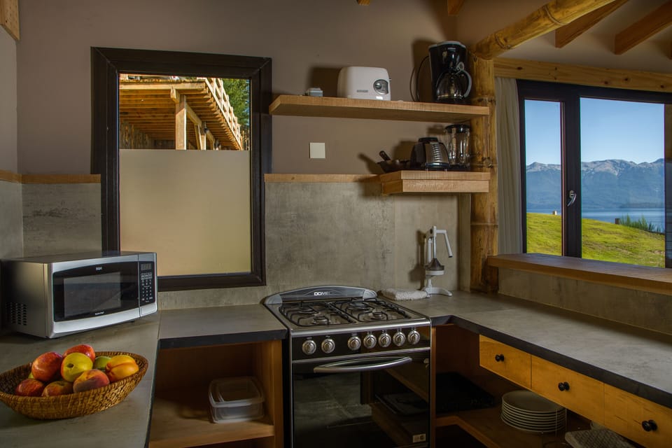 Deluxe Villa | Private kitchen | Electric kettle, toaster, cookware/dishes/utensils