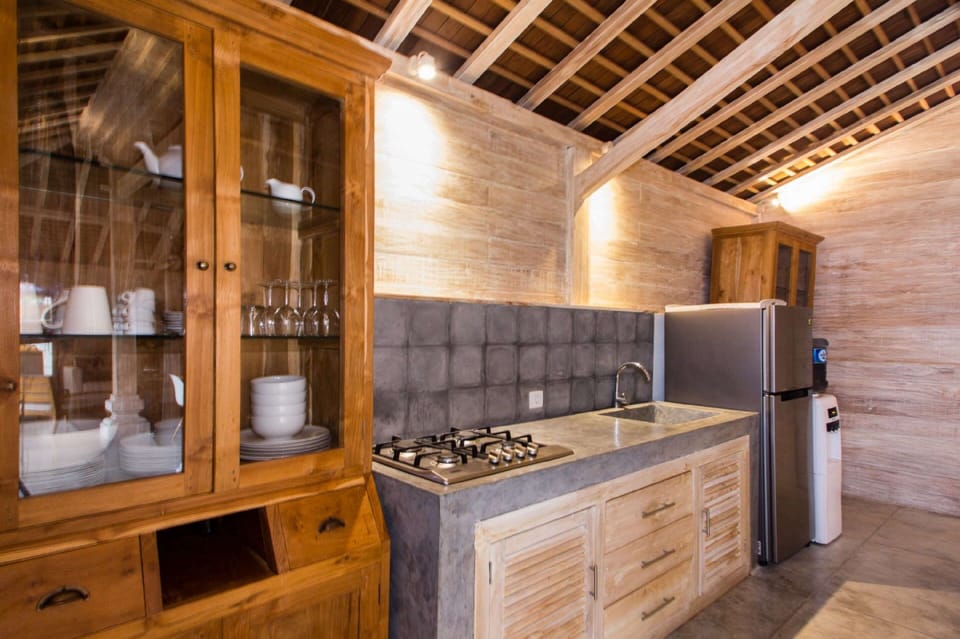 Villa (6 Bedrooms) | Private kitchen | Microwave, oven, stovetop, dishwasher