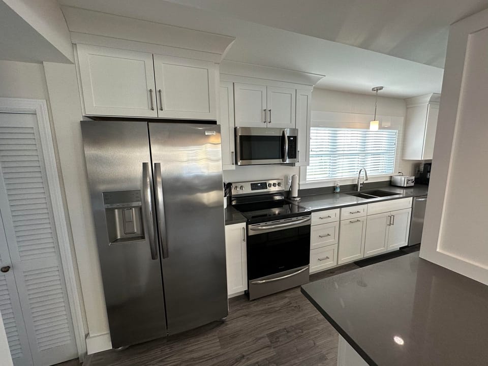 Full kitchen