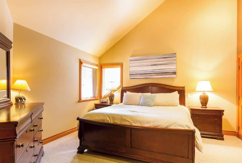 Master Bedroom (King) with Ensuite bathroom