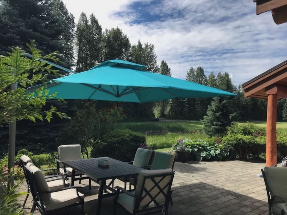 Gorgeous patio overlooking Golf Course