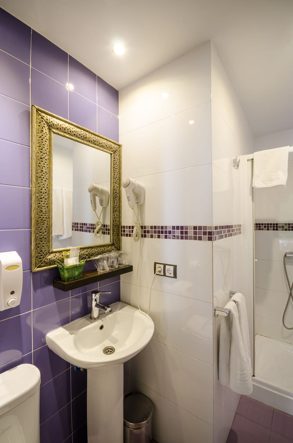 Bathroom sink
