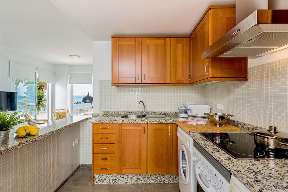 Apartment (2 Bedrooms) | Private kitchen | Full-size fridge, microwave, oven, stovetop