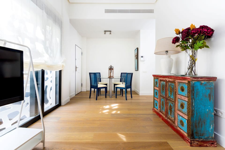 Apartment (2 Bedrooms) | Living area | 32-inch TV with cable channels