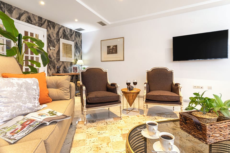 Apartment (3 Bedrooms) | Living area | 32-inch TV with cable channels