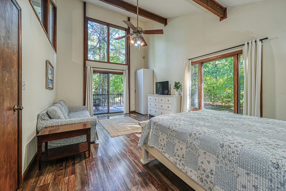 Master queen bedroom 1 with ensuite