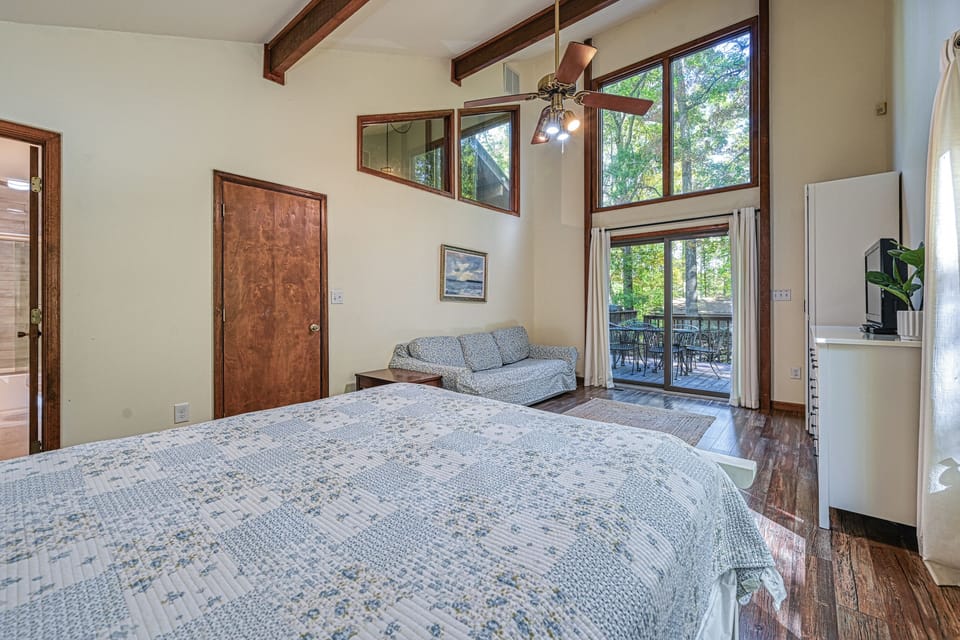 Master queen bedroom 1 with ensuite