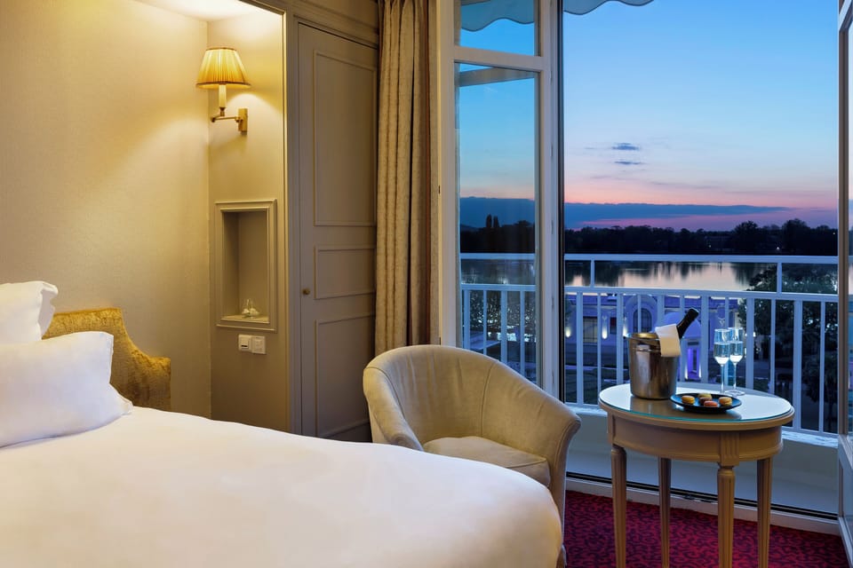Executive Room, Lakeside | Premium bedding, in-room safe, desk, soundproofing