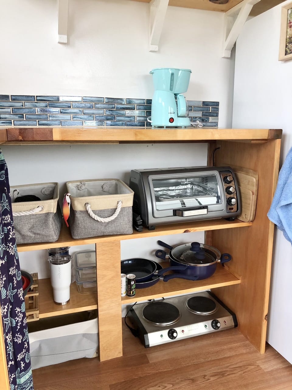 Everything you need to cook meals in the cottage