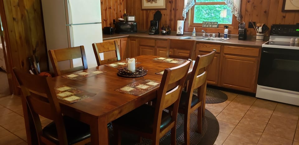 kitchen/dining room
