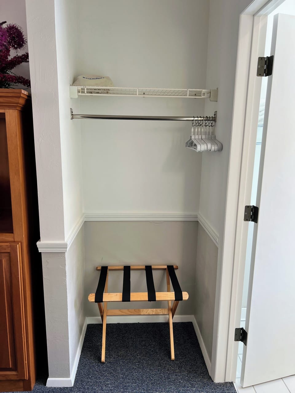 Standard Room, 1 King Bed, Non Smoking | Individually decorated, iron/ironing board, free WiFi, bed sheets