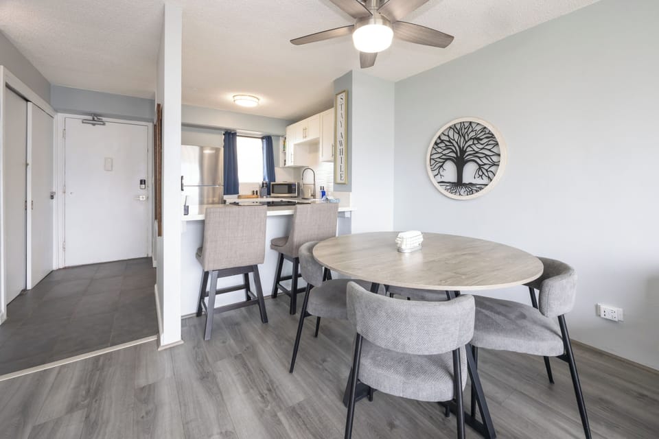 Dining Table and Breakfast Bar