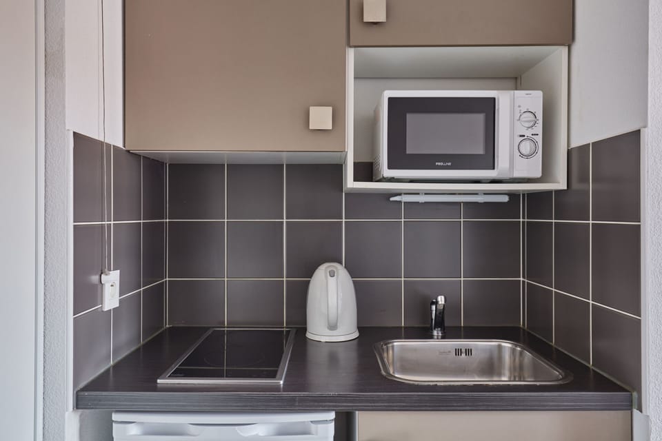 Functional studio design combining comfort and simplicity for both short and extended stays.