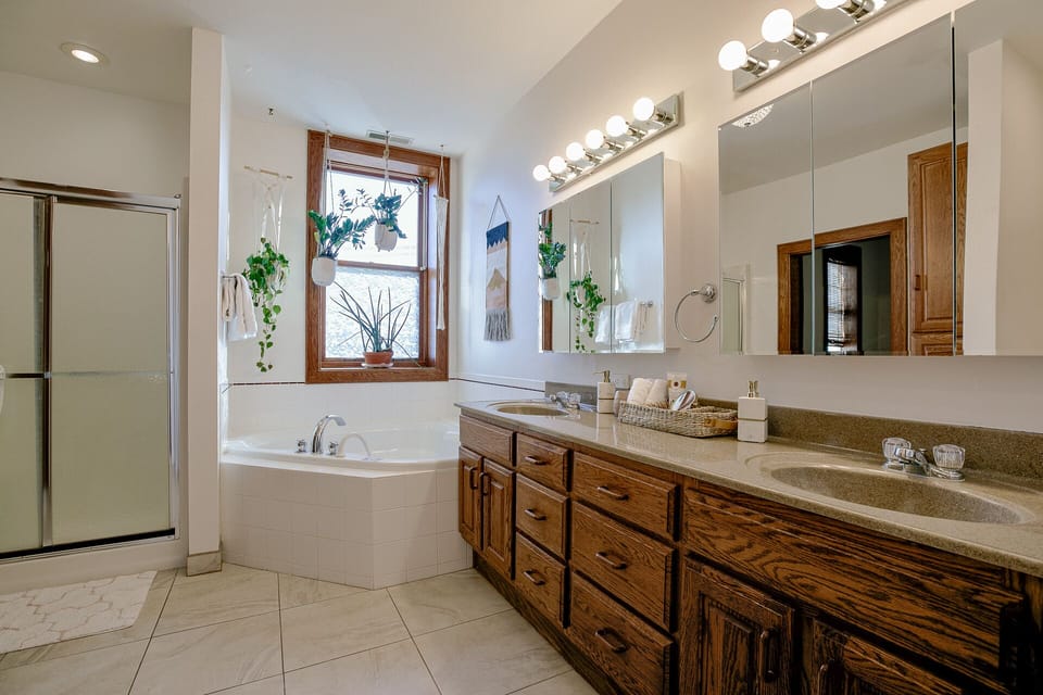 Large ensuite master bath with jetted tub and dual vanities