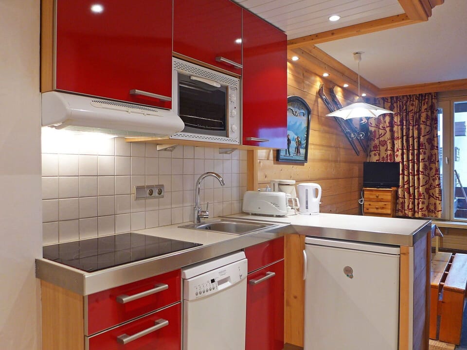 Countertop, Cabinetry, Room, Property, Kitchen, Furniture, Building, Interior Design, Major Appliance, House