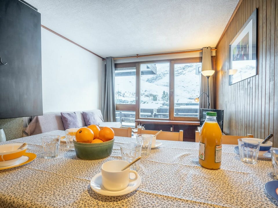 Table, Tableware, Furniture, Property, Building, Dishware, Window, Orange, Chair, Interior Design