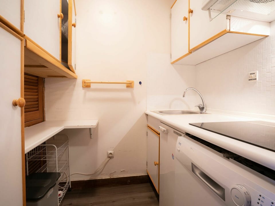 Cabinetry, Tap, Sink, Building, Plumbing Fixture, Product, Wood, Kitchen, Interior Design, Architecture