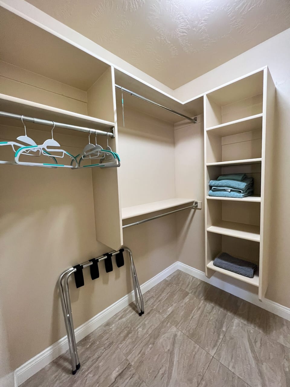 Master closet 