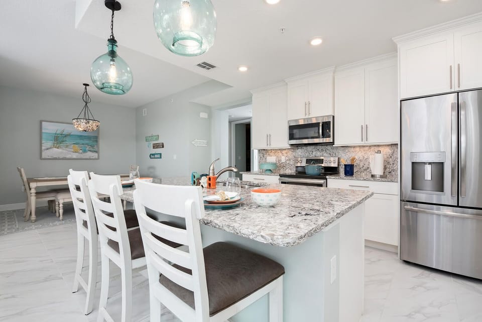open floor plan, fully stocked kitchen