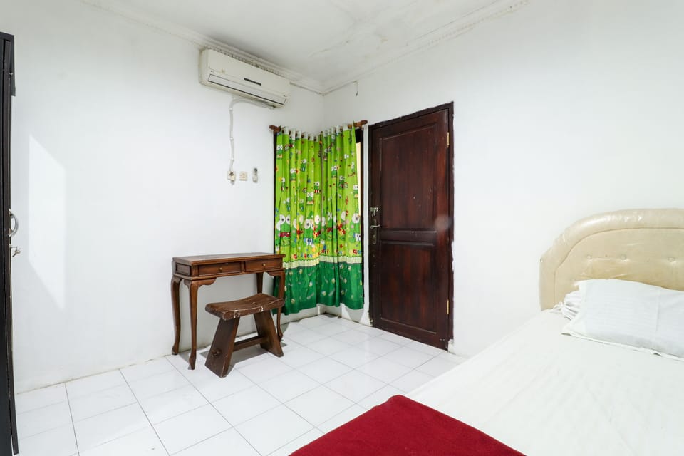 Single Room | Desk