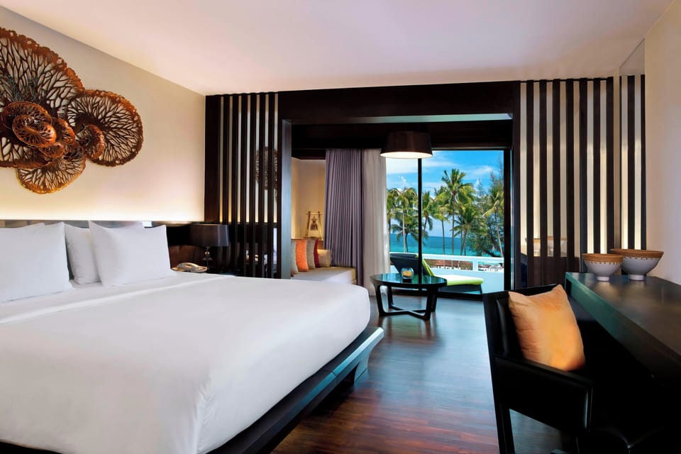 Junior Suite, 1 King Bed, Ocean View | Minibar, in-room safe, individually furnished, desk