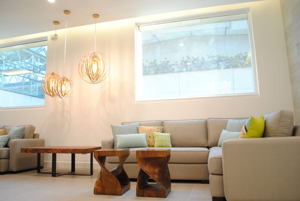 Couples treatment rooms, sauna, steam room, hot stone massages