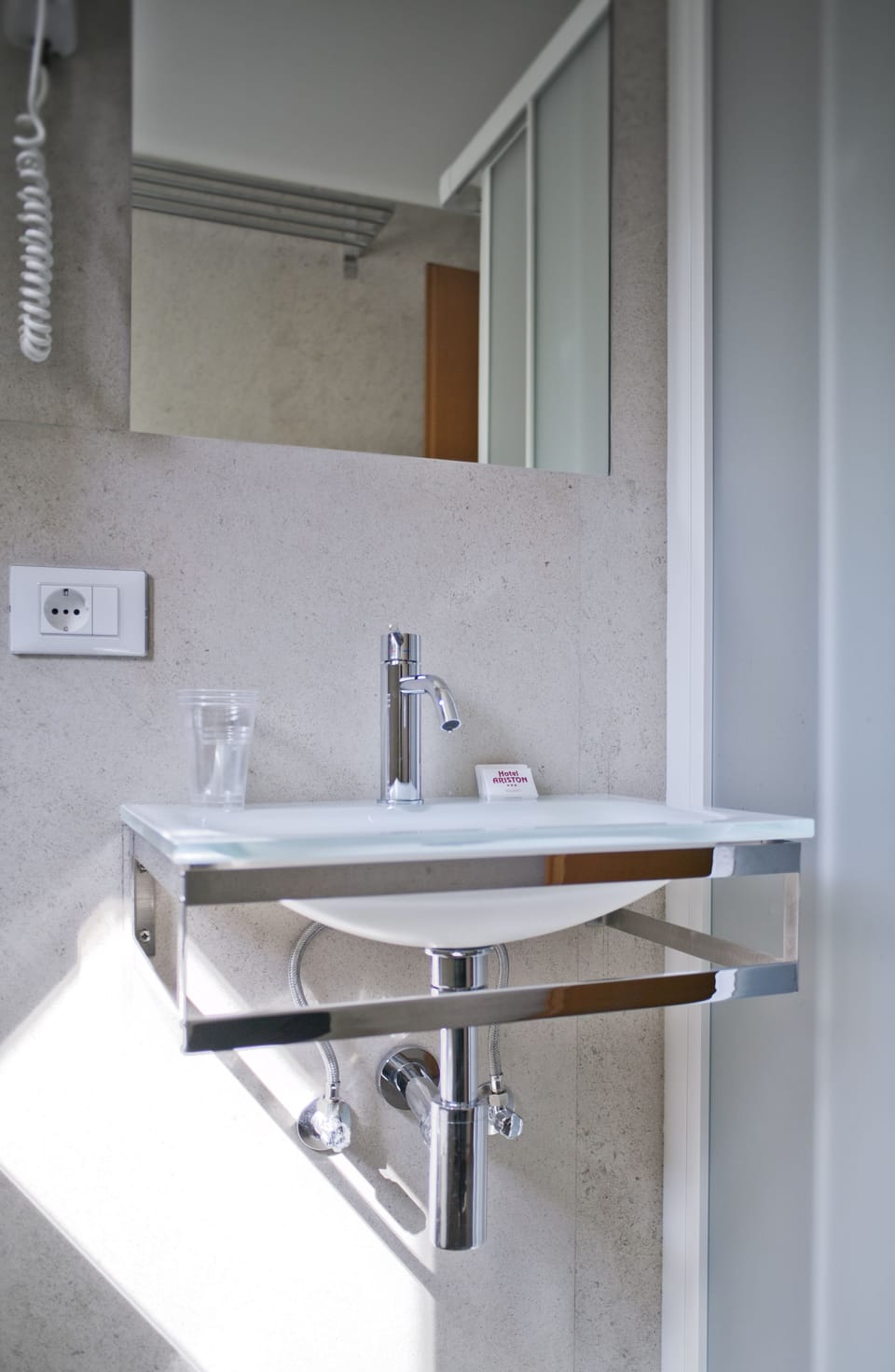 Bathroom sink