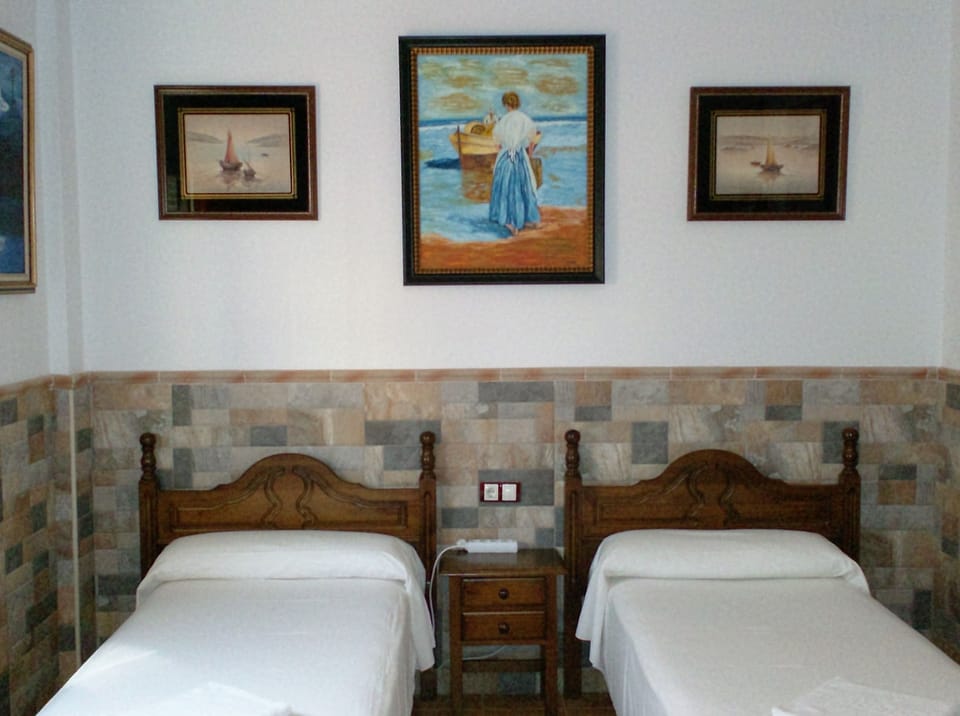Basic Double Room | Memory foam beds, individually decorated, individually furnished, desk