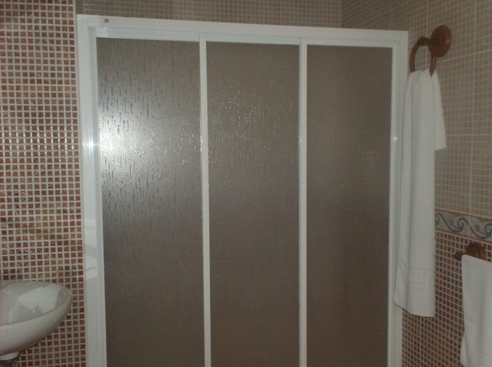 Superior Double Room | Bathroom shower