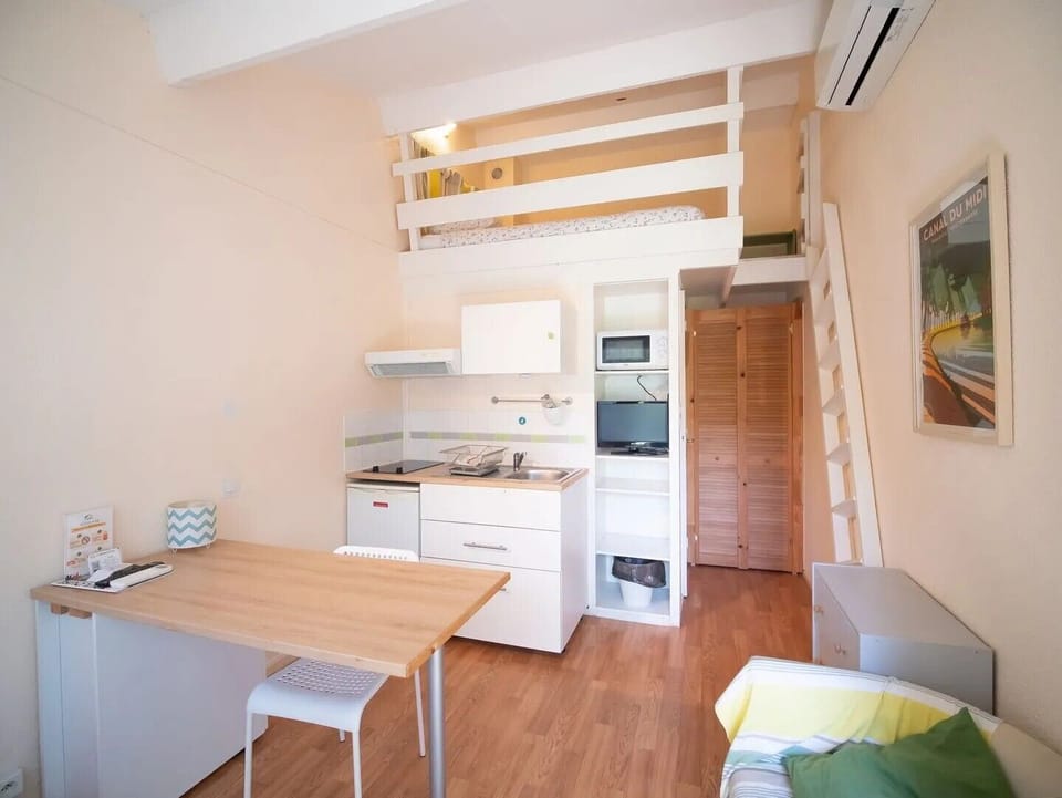 Basic Studio, Garden View | Living area | Table tennis