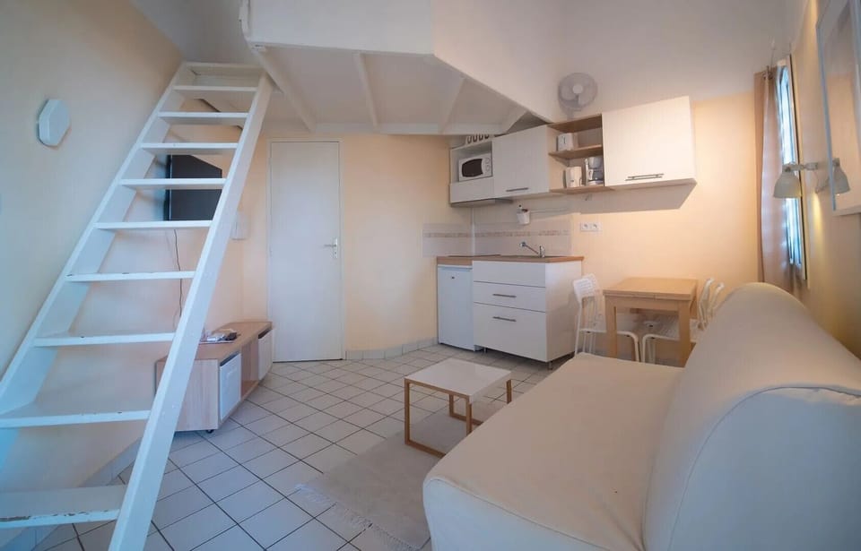 One Bedroom Duplex with Kitchenette with 1 Double and 1 Sofa Bed | Living area | Table tennis