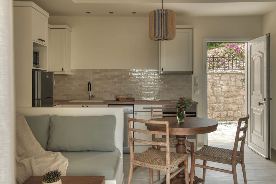 Apartment, 1 Bedroom | Private kitchen | Fridge, microwave, oven, coffee/tea maker