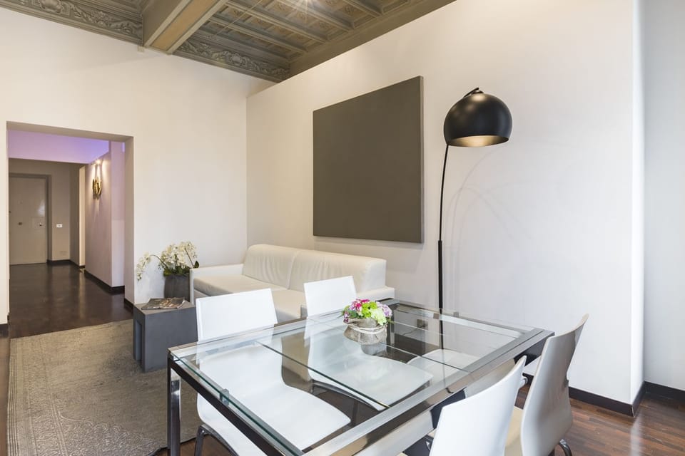 Apartment | Hypo-allergenic bedding, down comforters, in-room safe, desk