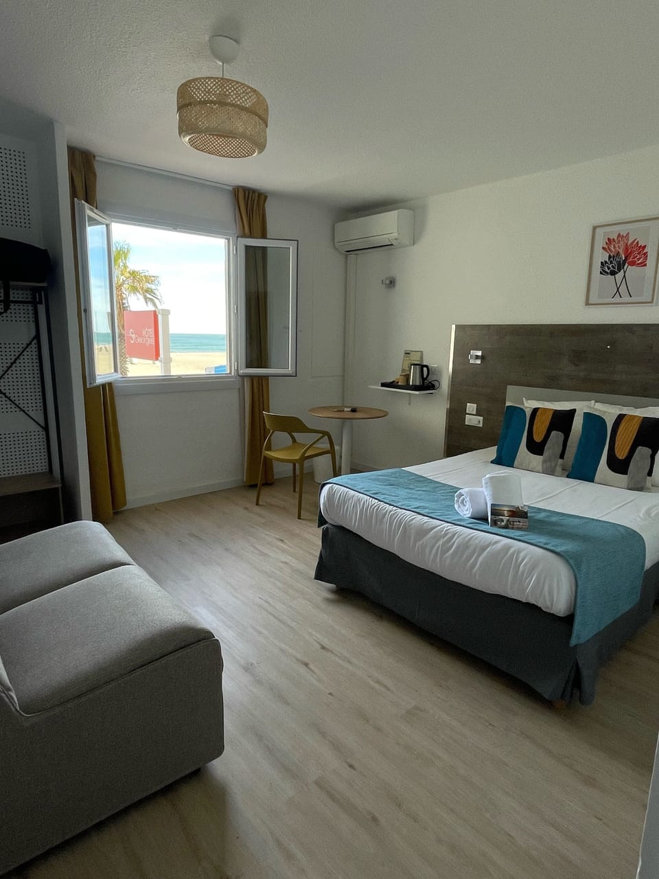 Triple Room, Sea View | Desk, iron/ironing board, free WiFi, bed sheets