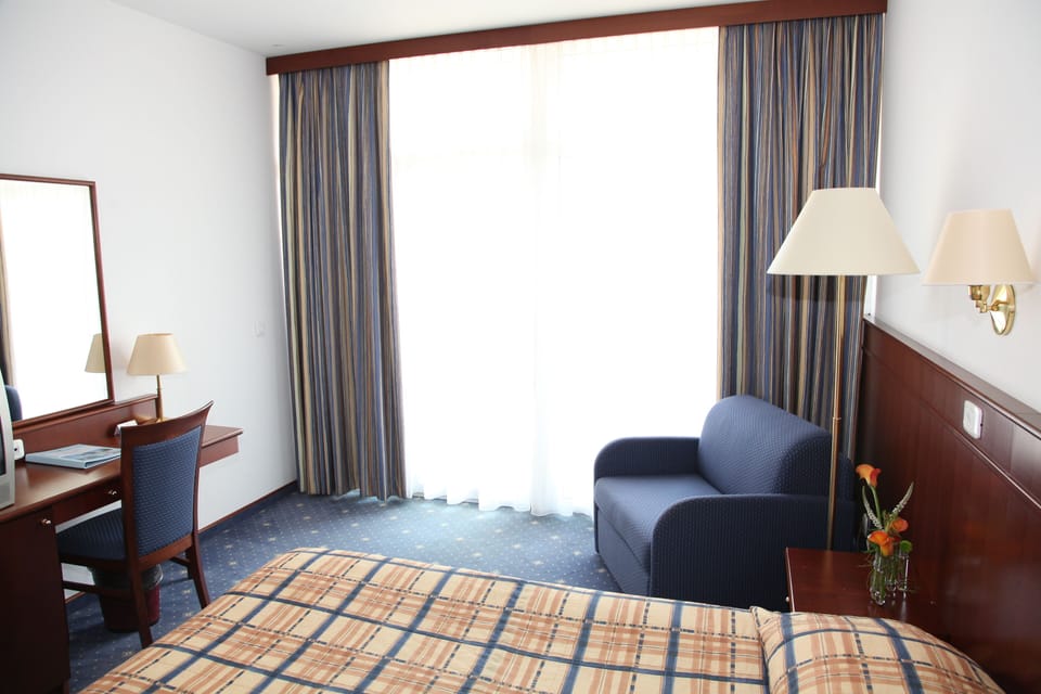Minibar, in-room safe, cribs/infant beds, free WiFi