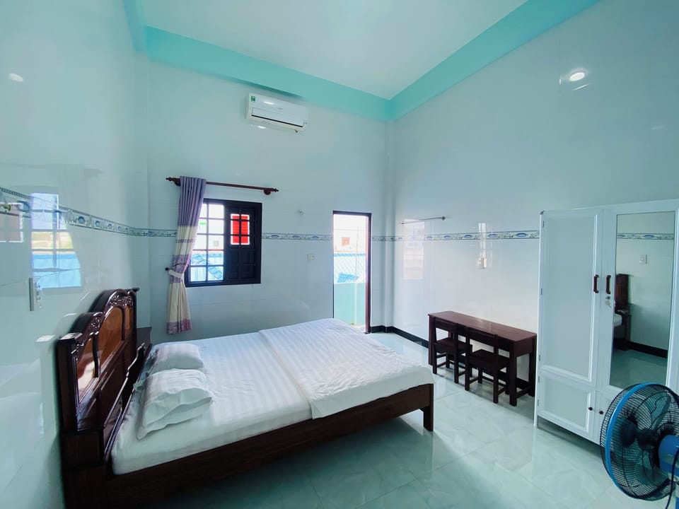 Standard Double Room | Iron/ironing board, free WiFi
