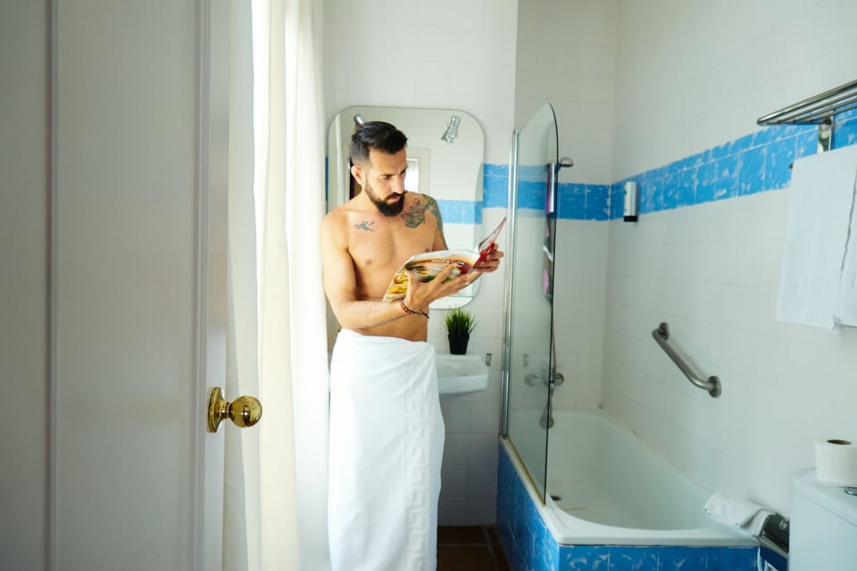 Economy Single Room | Bathroom | Combined shower/tub, rainfall showerhead, hair dryer, bidet