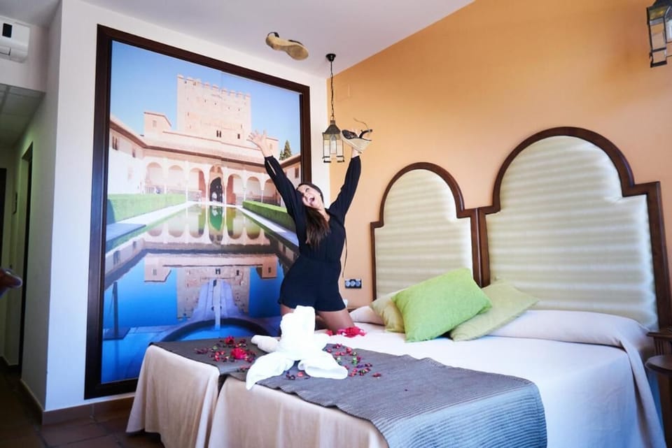 Minibar, free WiFi, bed sheets