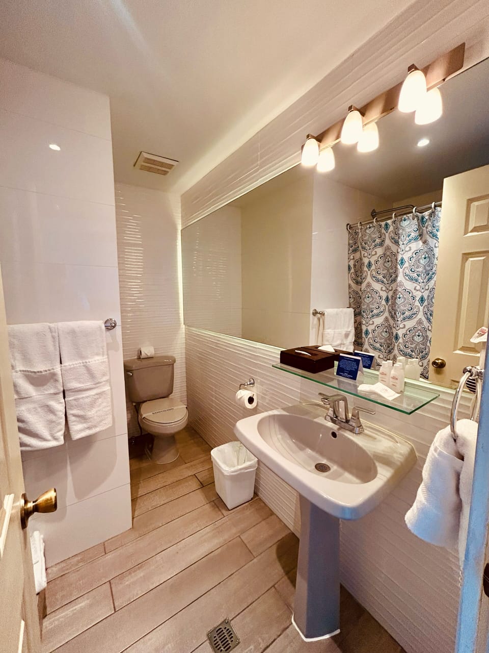 Double Room | Bathroom | Towels, shampoo