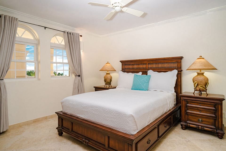 Bedroom 2 with queen size bed
